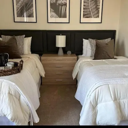 Vine City Home - Duplex - 3 Mins From Gwcc & Mercedes- Benz Stadium